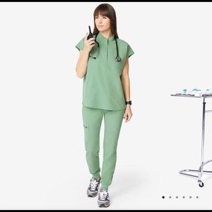 ISO Figs XS Rafaela top- surgical green or jade